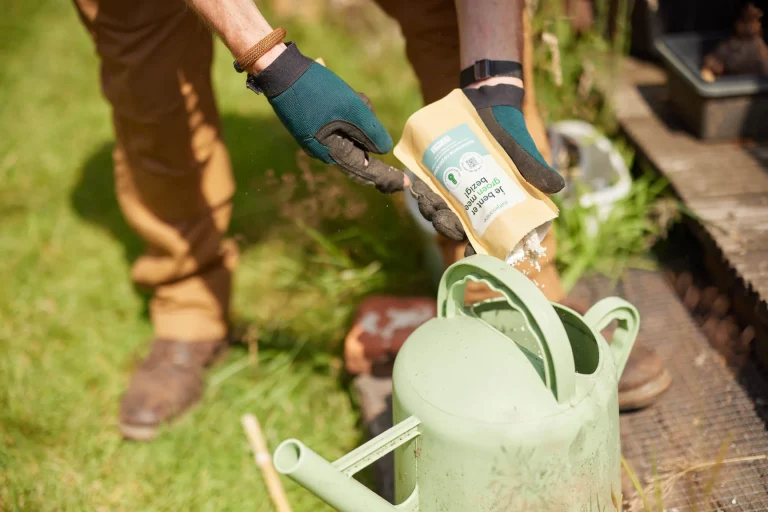 Nematoden in eine Gießkanne einbringen